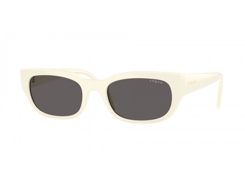 VOGUE VO5669S Full Ivory Black Smoke napszemüveg