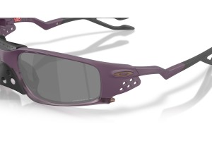 Oakley OO9529 PLANTARIS SQ Matte Aubergine – Prizm Black Pol.
