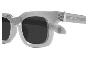 Alexander McQueen AM0547S 003 szürke napszemüveg
