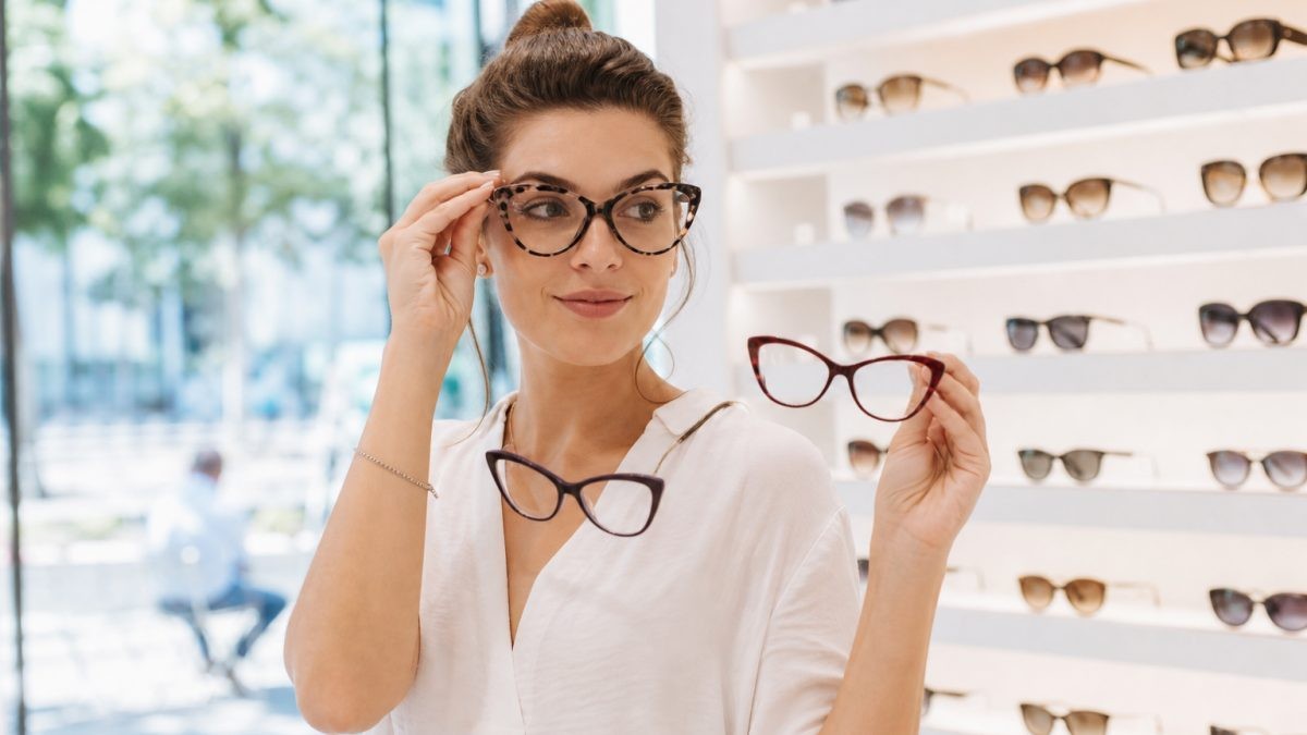 Macskaszem (cat-eye) szemüvegkeret: retro nőiesség