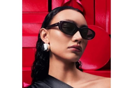 Elegancia és védelem: Ray‑Ban RB4441D napszemüveg